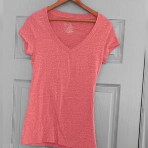 No Boundaries | Juniors Short Sleeve V-Neck Tee Medium